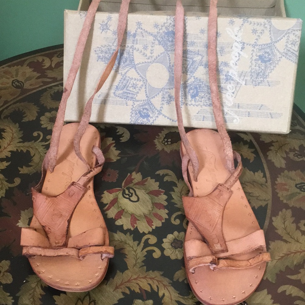 NIB Free People Oliviera Tan Leather Wrap Boho Sandal size EU 37/ US 7